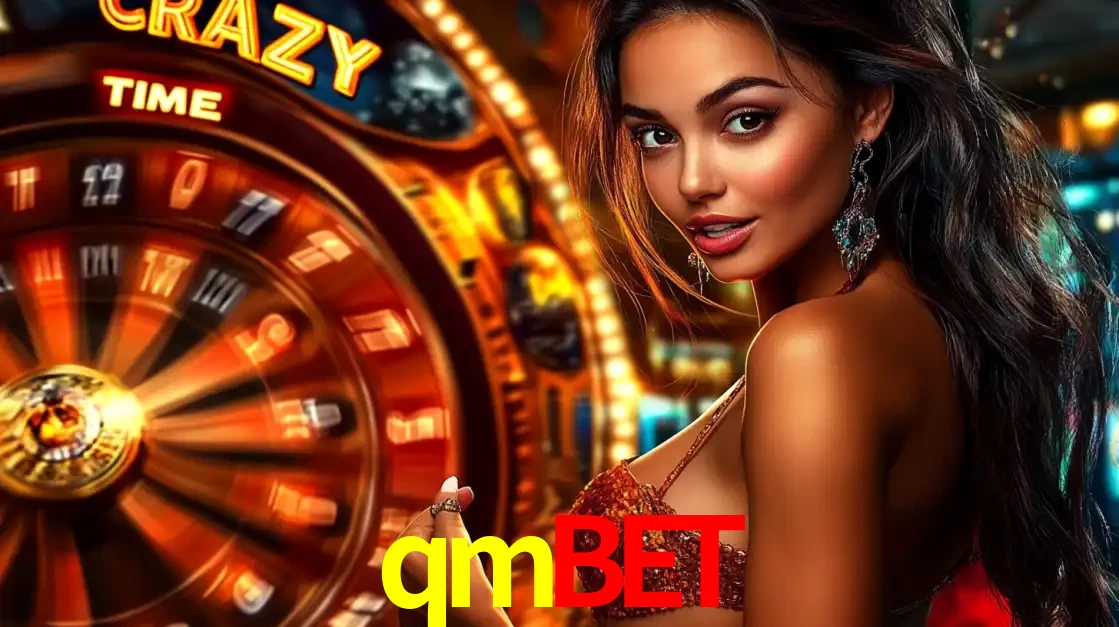 Mulher ao lado da roda de prêmios do jogo de cassino ao vivo Crazy Time, um dos shows de jogos mais emocionantes oferecidos pela plataforma de apostas qmbet.